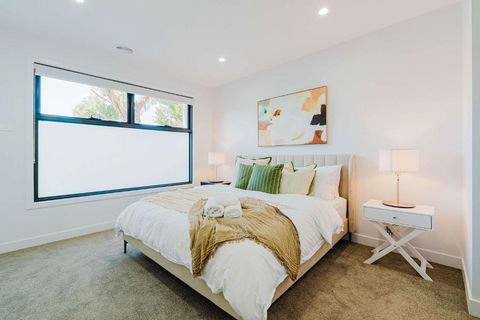 Stylish 4BR Family Townhouse With Private Courtyard - Accommodation Asia 2