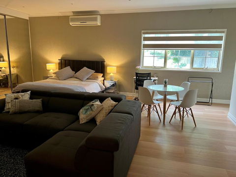 Super Luxury Self Contained Studio Unit - Accommodation China 0