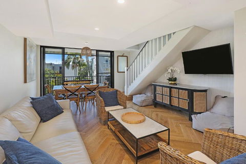 TARA7- On Trend At Taranaki - Accommodation Guide 0
