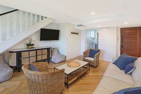 TARA7- On Trend At Taranaki - Accommodation Guide 3