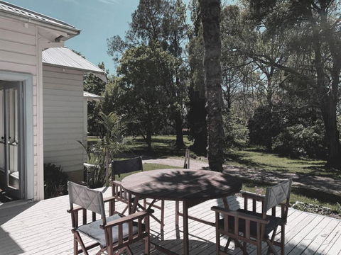 The Avenue Anahdale - Hidden 2.7 Acre Estate In Town - Accommodation Guide 2