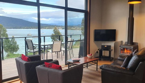 The Beach House- Private Jacuzzi And Wood Fire! - Accommodation Guide 2