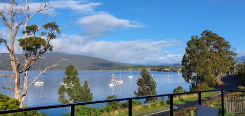 The Beach House- Private Jacuzzi And Wood Fire! - Accommodation Guide 3