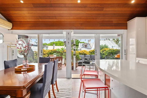 The Cornerstone - A Stylish Garden Terrace - Accommodation Guide 1