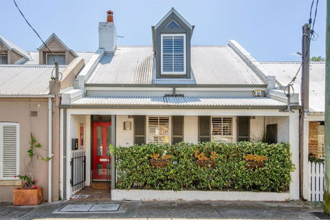 The Cornerstone - A Stylish Garden Terrace - Accommodation Guide 3