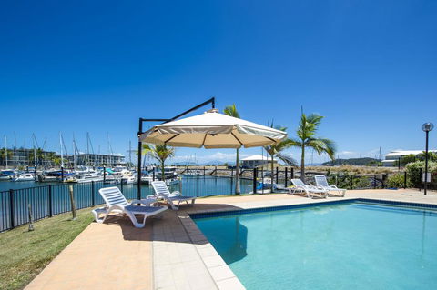 Beachside Apartment 13 - Accommodation China 3