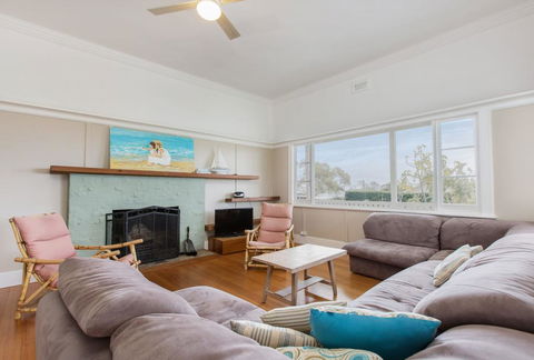 BEACHSIDE GETAWAY - DROMANA - Accommodation Asia 1