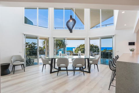 Beachside Luxury, Sunrise Beach - Accommodation Asia 3