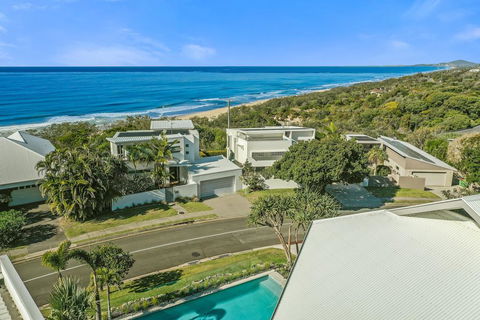 Beachside Luxury, Sunrise Beach - Accommodation Asia 2