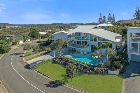 Beachside Luxury, Sunrise Beach - Accommodation Asia 0