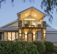 Beachstone - Stylish Spacious Home Opposite Beach and Close to Town - Accommodation Guide