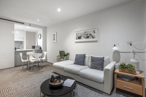 Beautiful Modern Lake View Apartment - Accommodation Asia 2