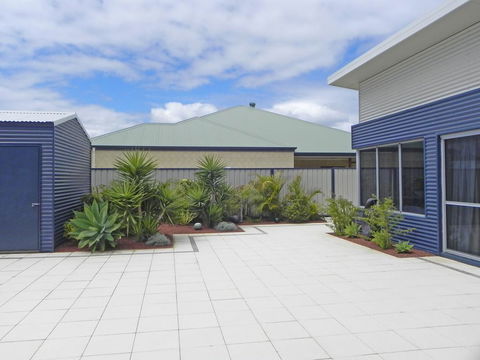 Beautifully Appointed Large Family Home - Accommodation Asia 2