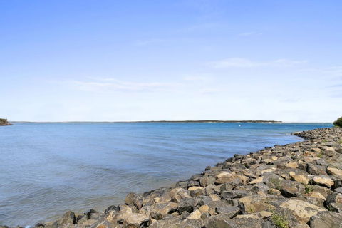 BEAUTY AND THE PEACE - INLET SIDE - Accommodation Asia 2