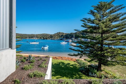 Beauty On Booker Bay - Accommodation Asia 1