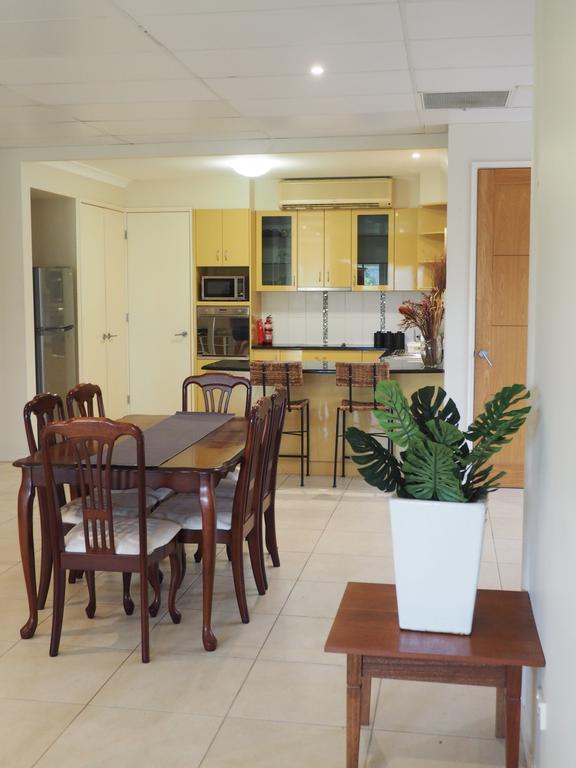 Mount Ommaney QLD Accommodation China
