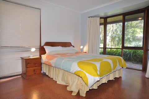 BEECHWOOD - SURF SIDE - Accommodation Asia 1