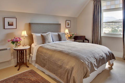 Bellerive House - Accommodation Guide 1