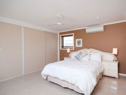 Bellima Beach House', 9 Jackson Close - Huge Duplex With Air Con And Fabulous Views - Accommodation Asia 1