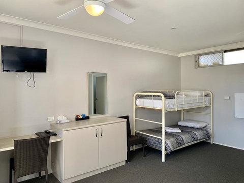Bermagui Beach Hotel - Accommodation Guide 1