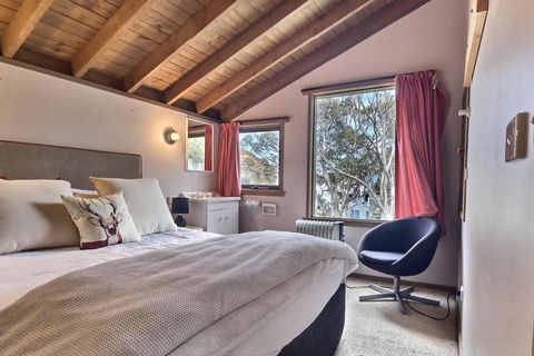Bindi - Alpine Getaways's Chalet At Tower Rd - Accommodation Guide 0