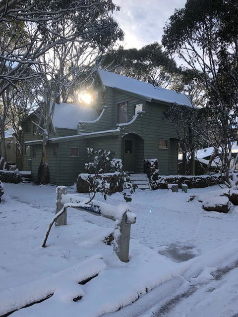 Bindi - Alpine Getaways's Chalet At Tower Rd - Accommodation Guide 3