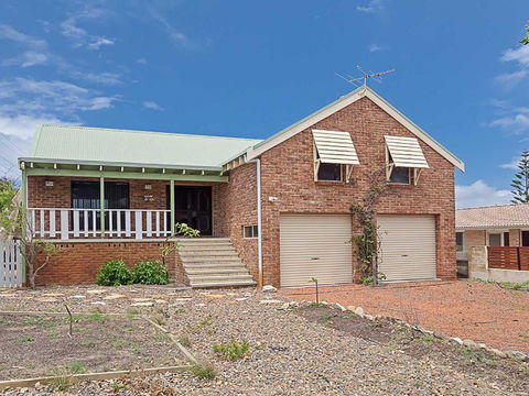 Birubi Beach House' 14 Campbell Avenue - Fantastic House And Close To The Surf Beach - Accommodation Asia 0