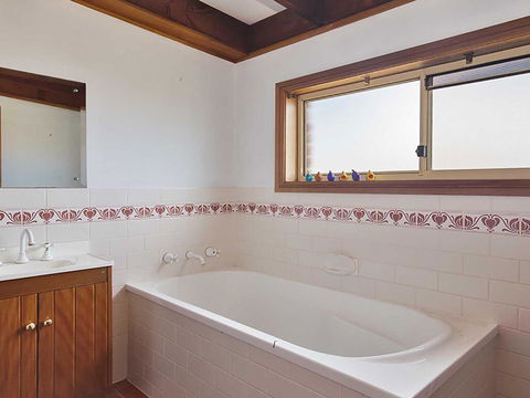 Birubi Beach House' 14 Campbell Avenue - Fantastic House And Close To The Surf Beach - Accommodation Asia 2
