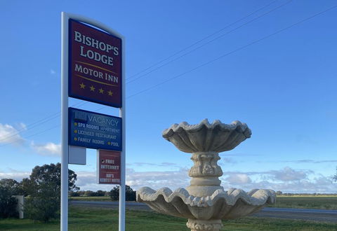 Bishop's Lodge Motor Inn - Accommodation Asia 2
