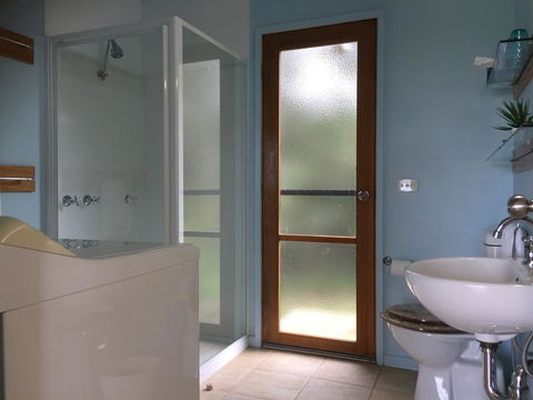 Black Cockatoo Cottages - Accommodation Asia 3
