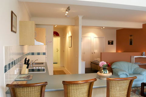 Black Dolphin Waterfront Apartment - Accommodation Asia 2