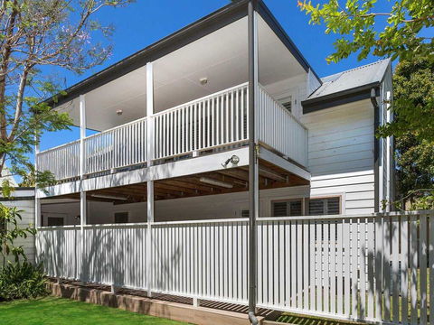 Blake Loft On Manning - 500 Metres To Two Beaches - Accommodation Asia 0