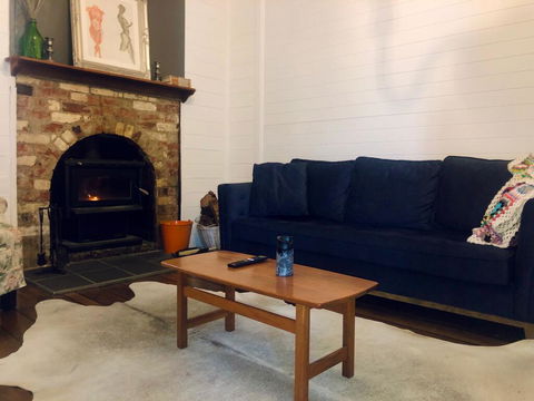 Blue Duck Cottage, Village Comfort, Fireplace - Accommodation Asia 1