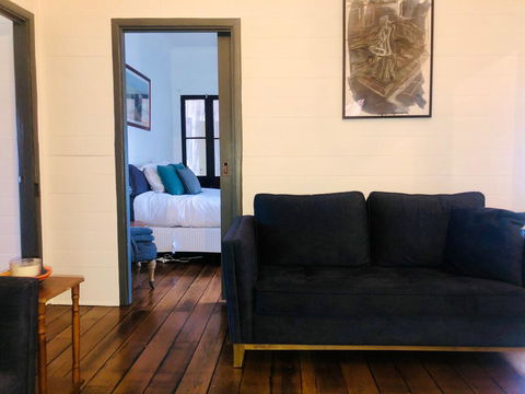 Blue Duck Cottage, Village Comfort, Fireplace - Accommodation Asia 2