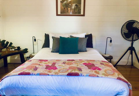 Blue Duck Cottage, Village Comfort, Fireplace - Accommodation Asia 0