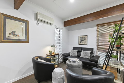 Blue Shades Motel - Accommodation Asia 1