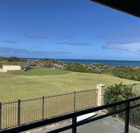 Blue Sky Escapes Seaview Apartment - Accommodation Asia