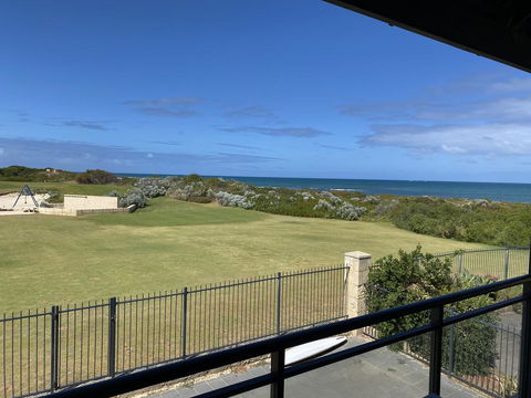 Blue Sky Escapes Seaview Apartment - Accommodation Asia 0