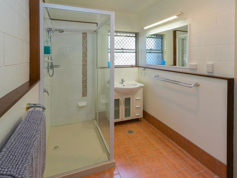 Blue Water Retreat - Downstairs - Accommodation Asia 2
