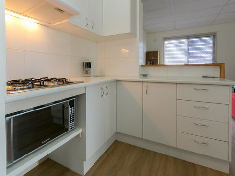 Blue Water Retreat - Downstairs - Accommodation Asia 1