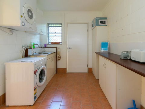 Blue Water Retreat - Upstairs & Downstairs - Accommodation Asia 2