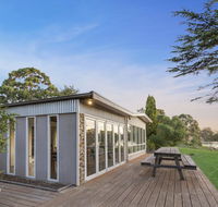 Bluff View River House - Stunning Riverfront - Accommodation Asia