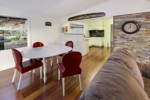 Bluff View River House - Stunning Riverfront - Accommodation Asia 2