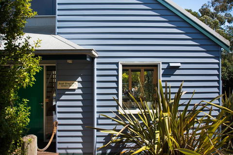 Boatshed Villa Green Door - Accommodation Asia 1