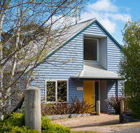 Boatshed Villa Yellow Door - Accommodation Asia