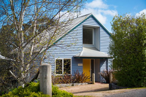 Boatshed Villa Yellow Door - Accommodation Asia 0