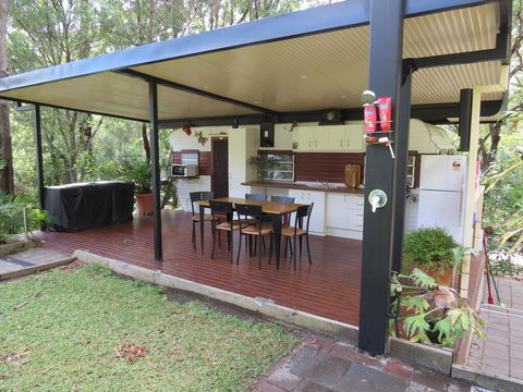 BoBRENE On Tamborine Nude Retreat - Cosy Chalet - Accommodation Asia 3