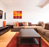 Bold modern 1 bed 10 mins from the city - Accommodation Asia