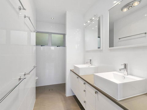 Bombora 4 Bedroom - Accommodation Asia 2