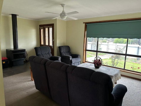 The House In Large Garden - Accommodation Guide 2